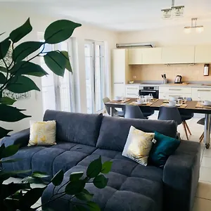 Art Deco 100m2 Flat 2 Min Walking From Train Station In Center, Free Parking And Terrace - 2b Apartment